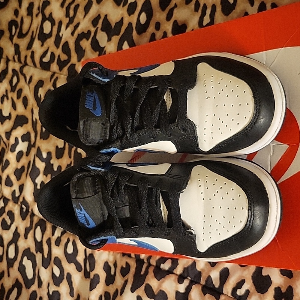 Good condition kid sneakers